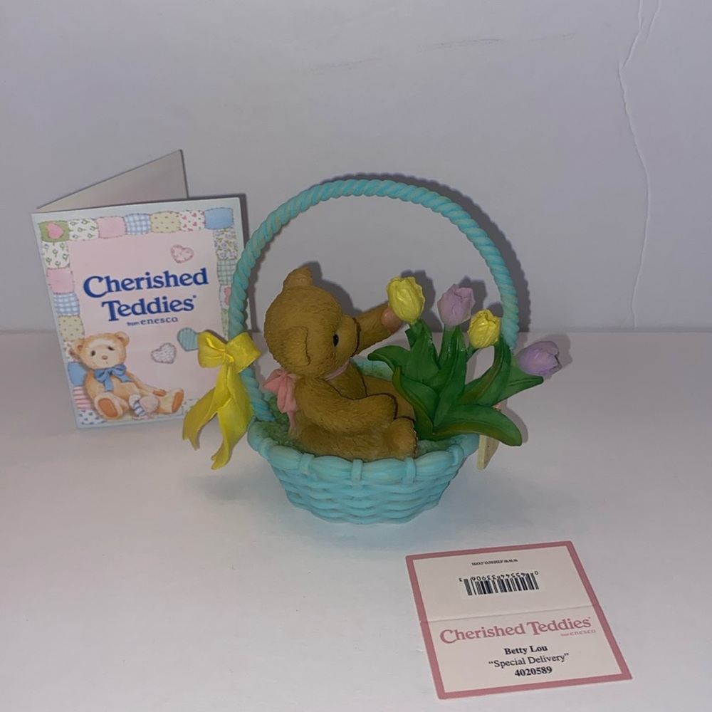 NEW! Cherished Teddies, Betty Lou, Special Delivery